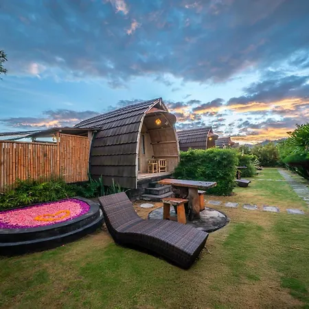 Tegal Bamboo Cottages & Private Hot Spring