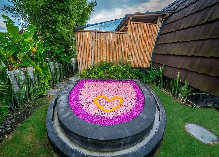 Tegal Bamboo & Private Hot Spring ロッジ Baturaja