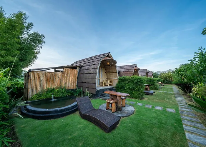 Tegal Bamboo & Private Hot Spring ロッジ *