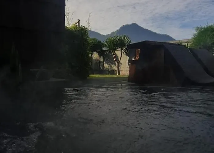 Tegal Bamboo & Private Hot Spring ロッジ *