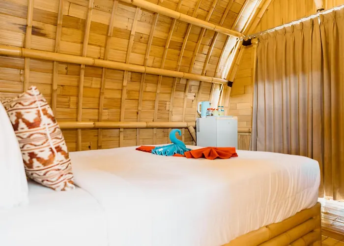 Tegal Bamboo & Private Hot Spring ロッジ Baturaja