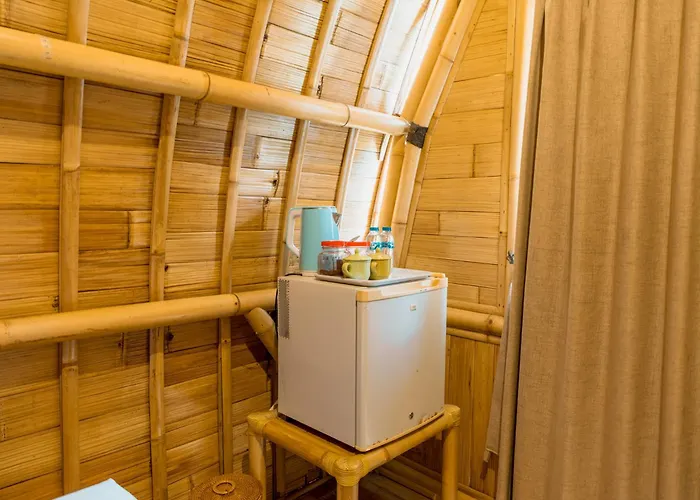 Tegal Bamboo & Private Hot Spring ロッジ Baturaja
